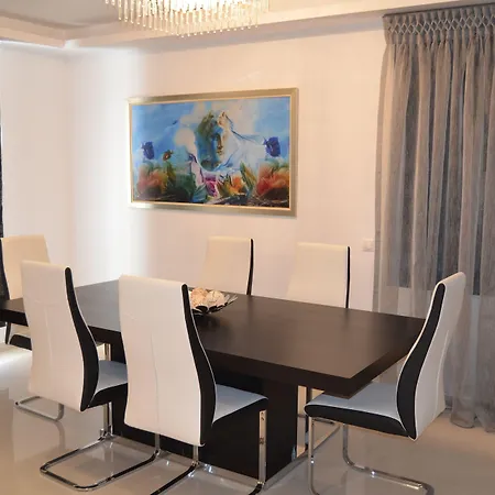 Achillion Luxury Corfu & Apartman *
