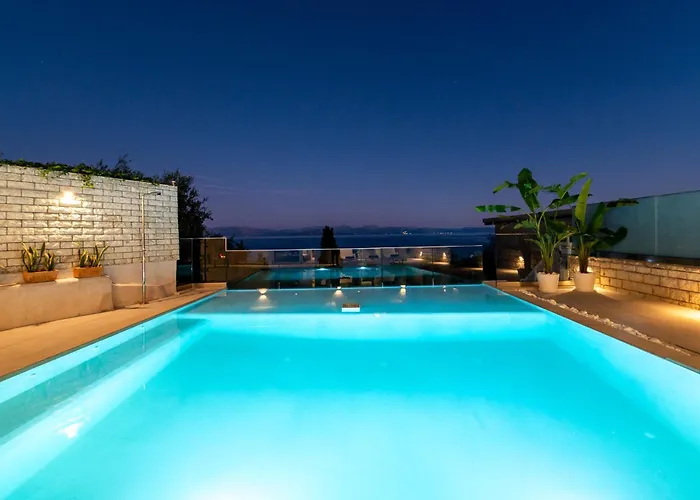 Achillion Luxury Corfu & Апартаменты Перама