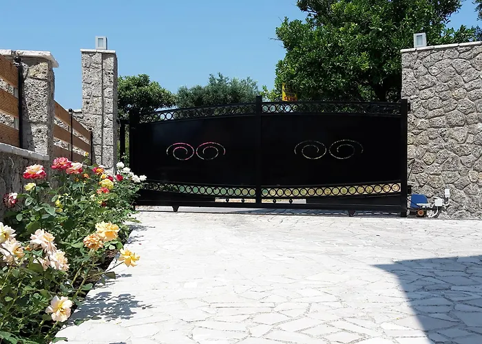 Achillion Luxury Corfu & Апартаменты *