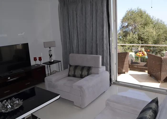 Achillion Luxury Corfu & Апартаменты