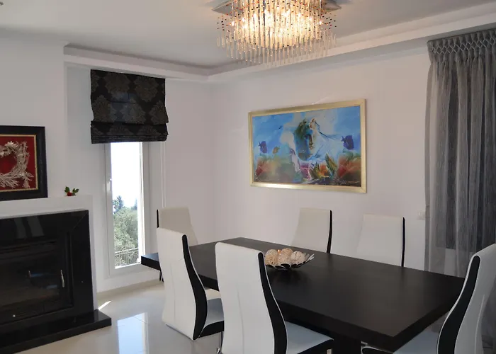 Achillion Luxury Corfu & Апартаменты